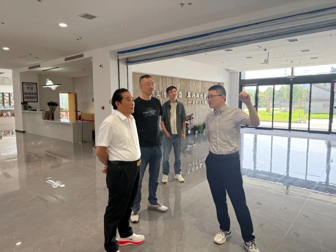 陝西杜康酒業集團董事長張紅軍一行蒞臨涇渭茯茶廠參觀交流